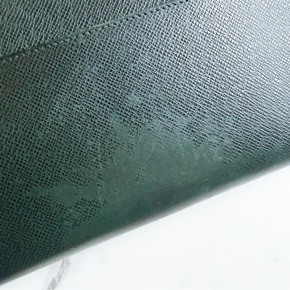 LV Taiga leather clutch crossbody - Picture 6 of 16